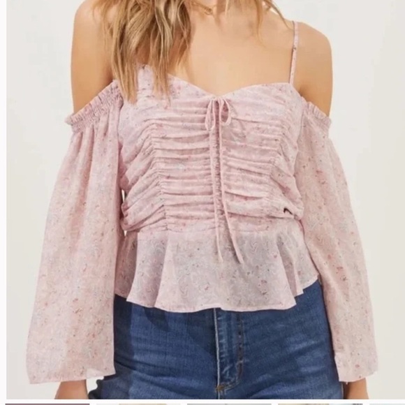 ASTR the label size medium dusty pink floral peplum cold shoulder top - Picture 1 of 9